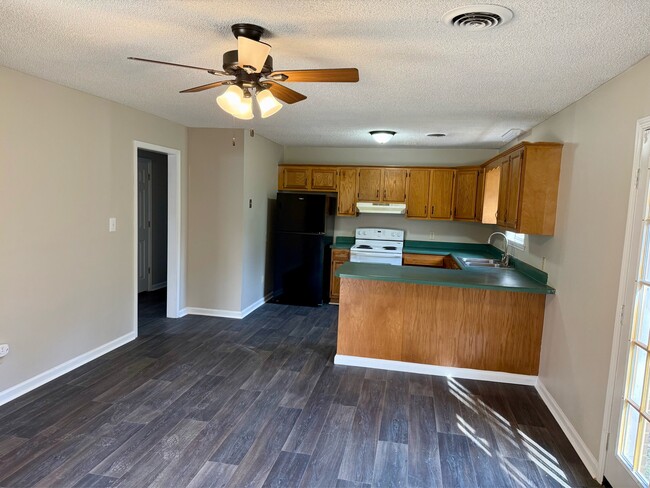 Photo - 2870 Walsh Rd