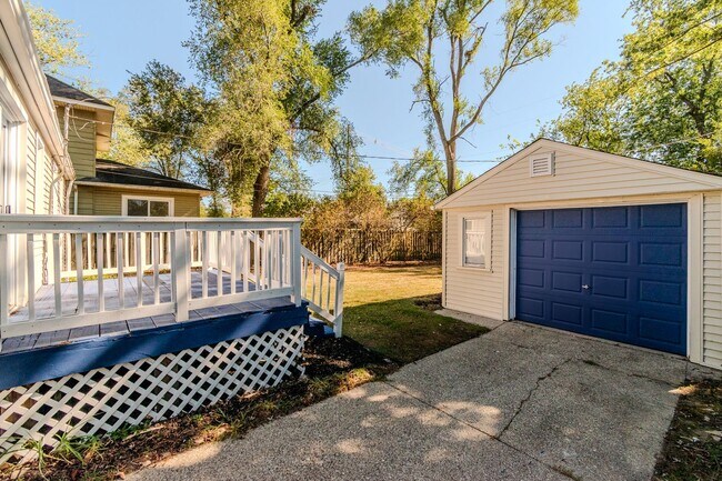 Photo - Modern 3-Bedroom Bungalow in Ferndale – Fu...