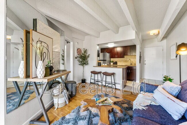 Photo - 100 S Clarkson St Unidad 205