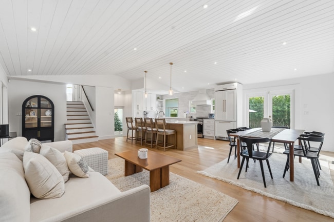 Photo - 5510 Venetian Blvd NE