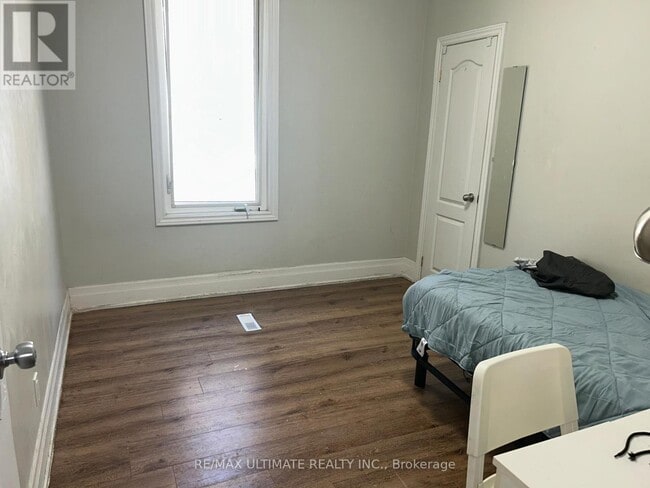 Photo - 120 Lansdowne Ave