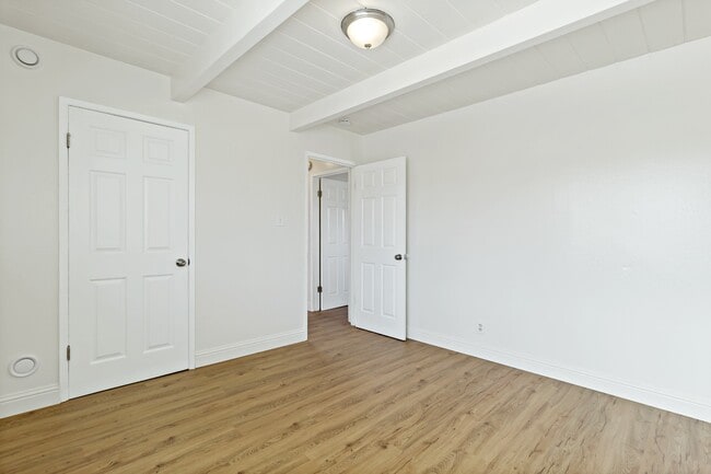 Photo - 645-647 S 29th St