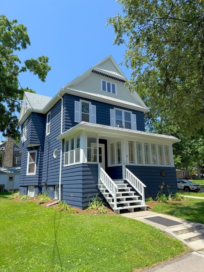 Building Photo - 116 Lathrop St Unit House