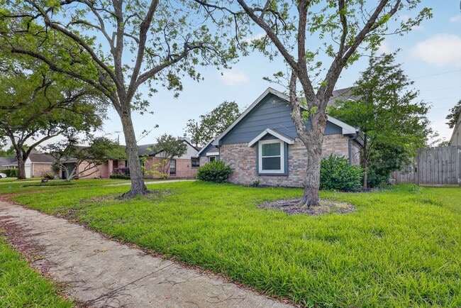 Photo - 417 W Hillary Cir