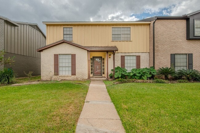 Building Photo - 5975 Townhouse Ln