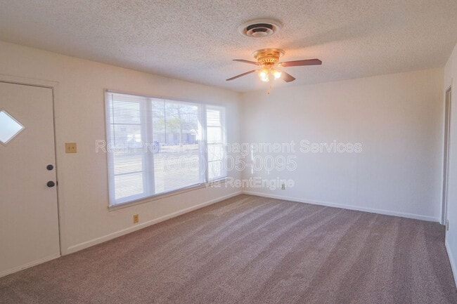 Photo - 3012 49th St