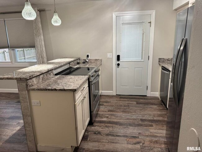 Photo - 1728 Taylor St