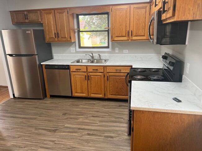 Photo - 3 Bedroom House Close to Columbian Park!