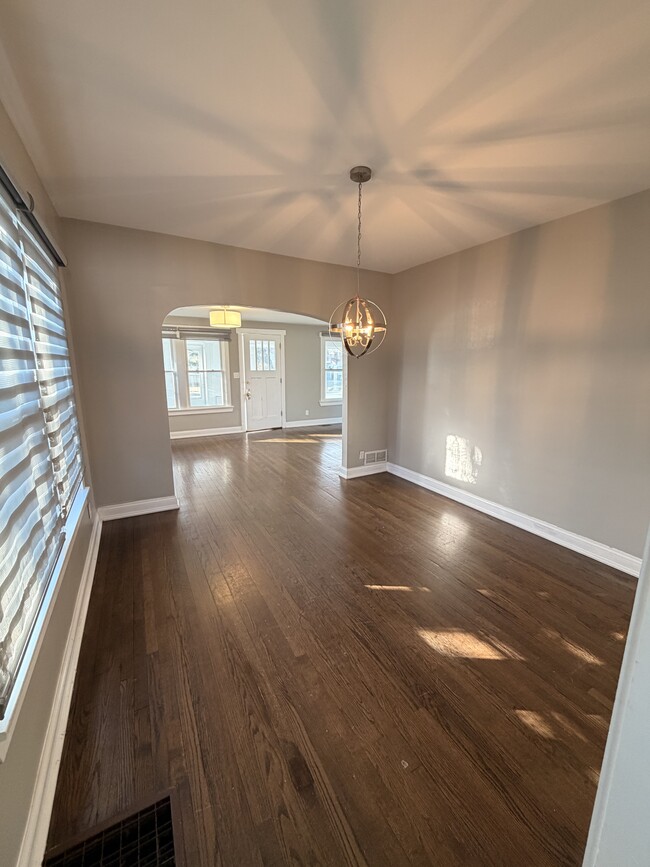 Photo - 856 Woodlawn Ave