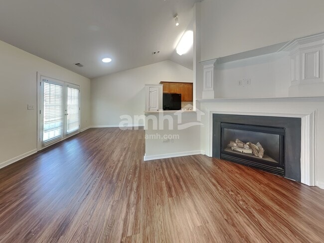 Photo - 32 Riverbed Dr