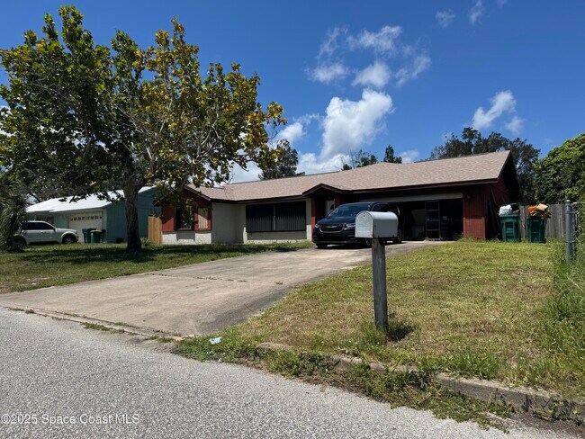 Photo - 496 Poinciana Dr