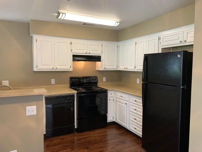 Photo - Foxwood Apartment Homes