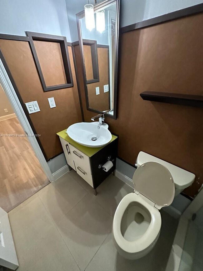 Photo - 7911 Southgate Blvd Unit B12