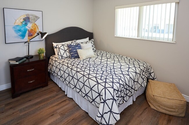 Photo - Riverside 1468-70 Unit 1470