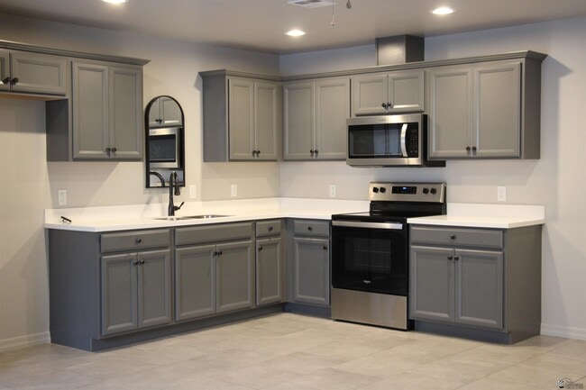 Photo - 692 13th Ave