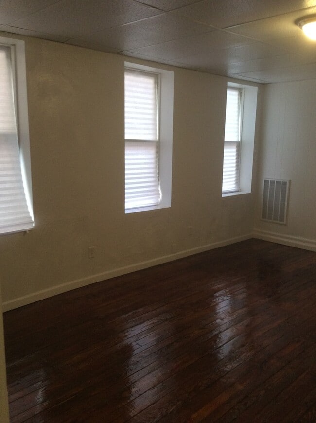 Photo - 1 Bedroom Apartment in Downtown near the Judicial Center