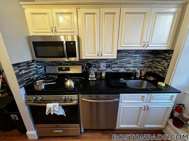Photo - 684 Parker St Unit 2