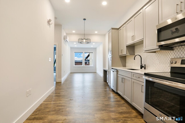 Building Photo - 44 Greenwich Ave Unit 3-1