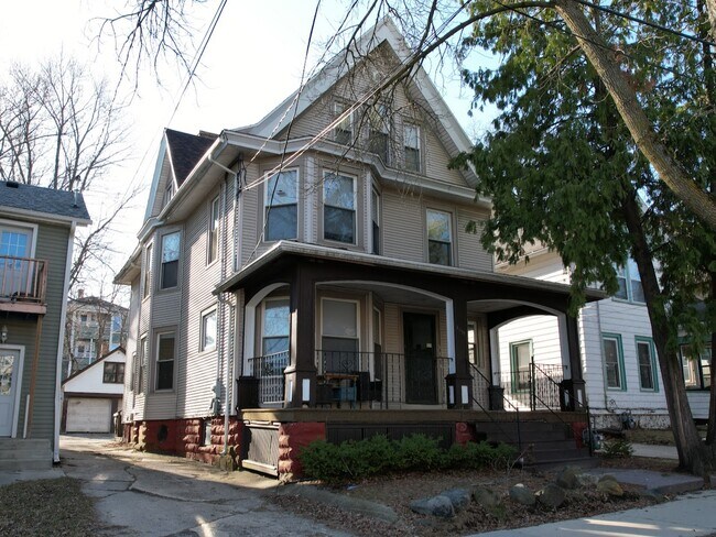 Photo - 1037 Jenifer St