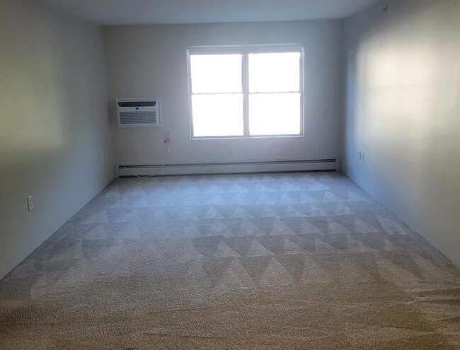 8 Greenleaf Dr Unit G