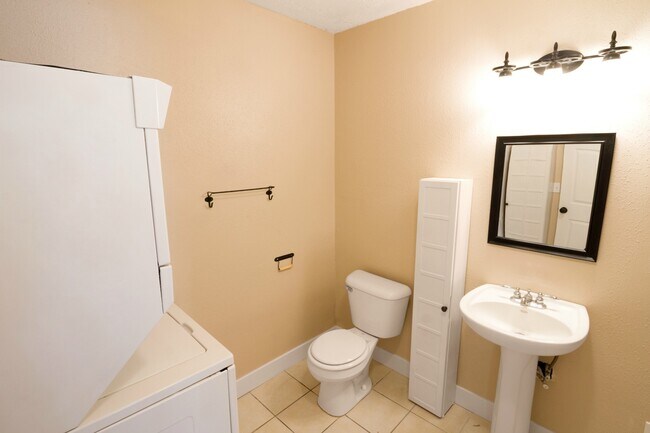 Bathroom - 300 E 400 S Unidad Apt. #2