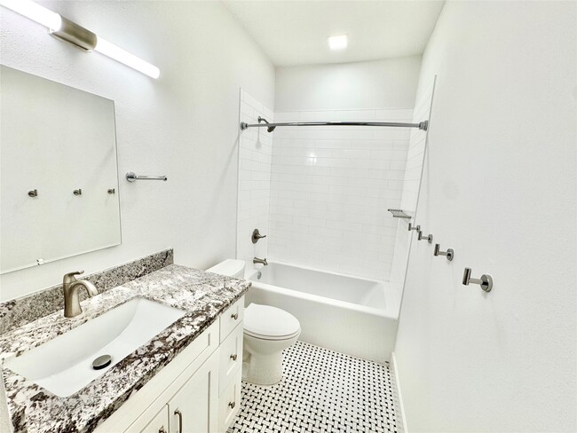 Building Photo - 2102 Mechanic St Unit 106