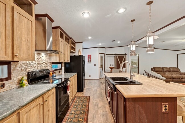 Photo - 271 Shoreline Dr