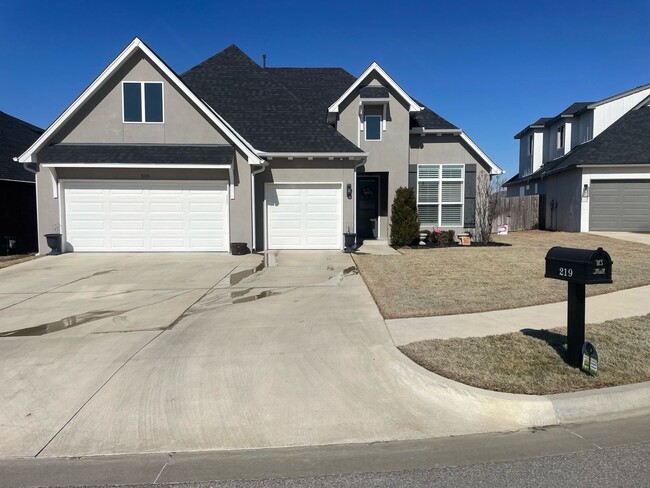 This beautiful two story home is located i... - This beautiful two story home is located i...