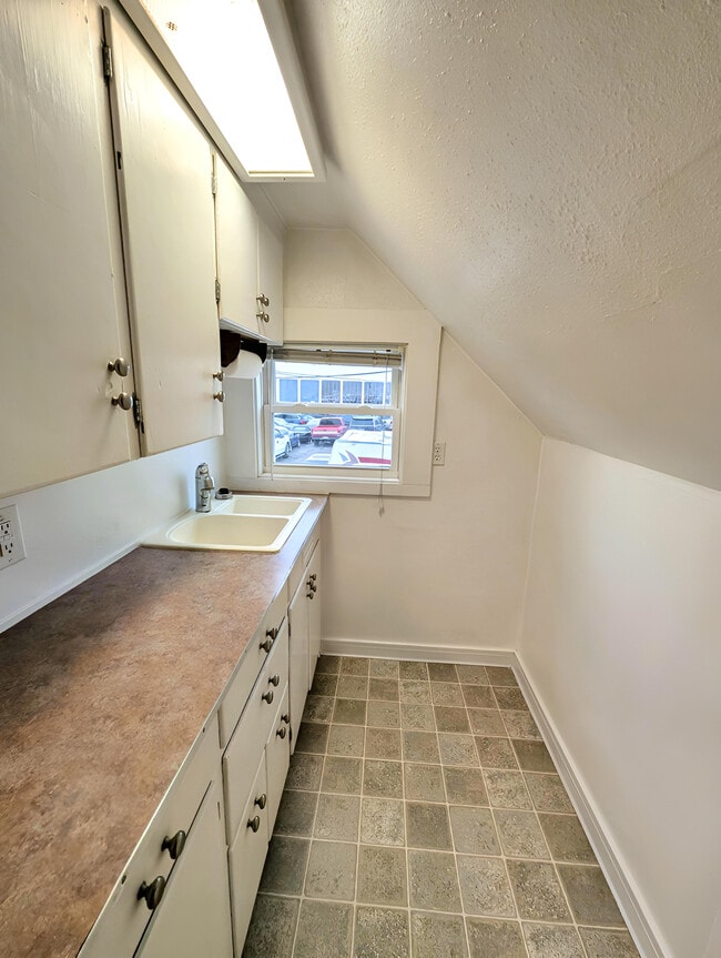 Photo - 306 2nd St NE