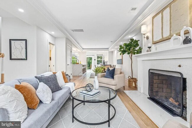 Photo - 3525 16th St NW