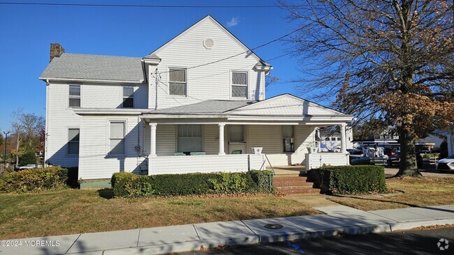 Building Photo - 13 1st St Rental