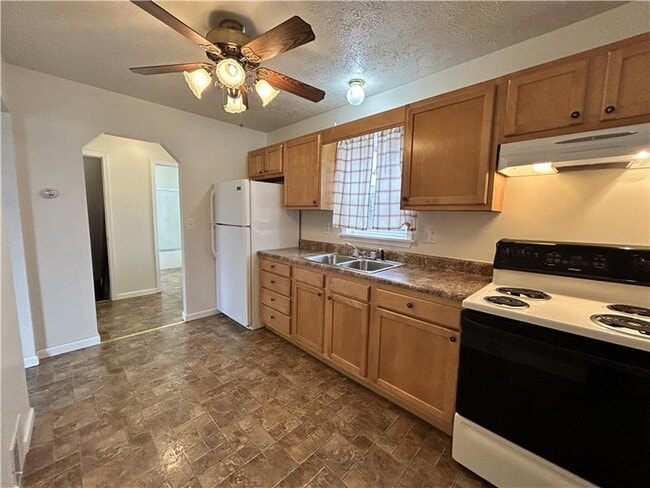 Photo - 128 S 13th St