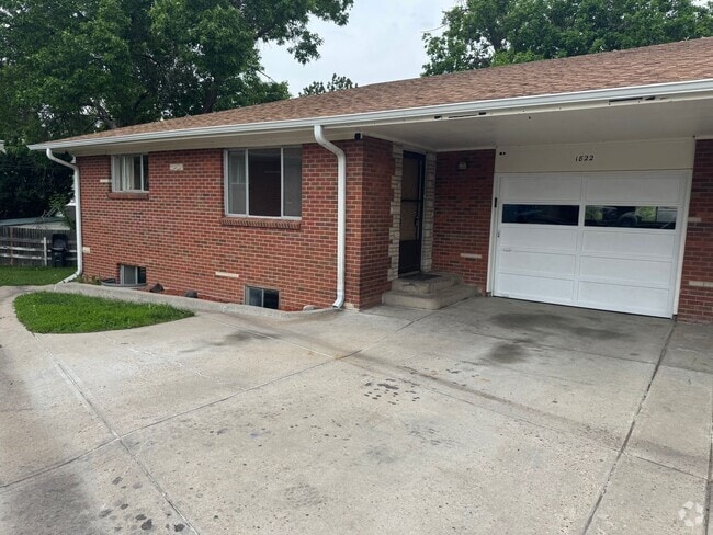 Building Photo - Spacious 3-Bed, 2-Bath Home with Included ...