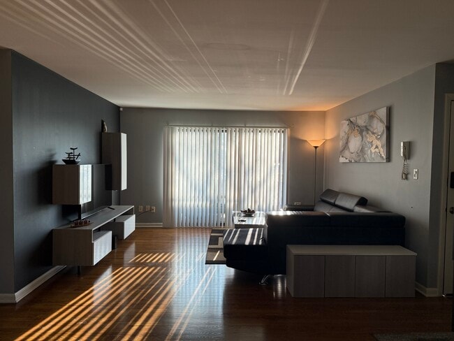 Photo - 1710 Dempster St Unidad A