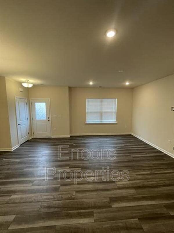 Photo - 305 Ribbon Rail St