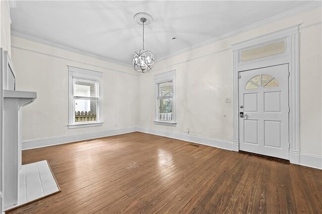 Photo - 470 Kelly St SE