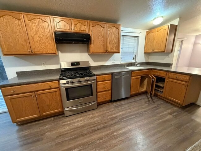 Photo - Large 3 Bedroom with Shop