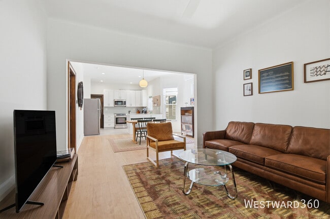 Photo - 4037 N Hamlin Ave Unit 1
