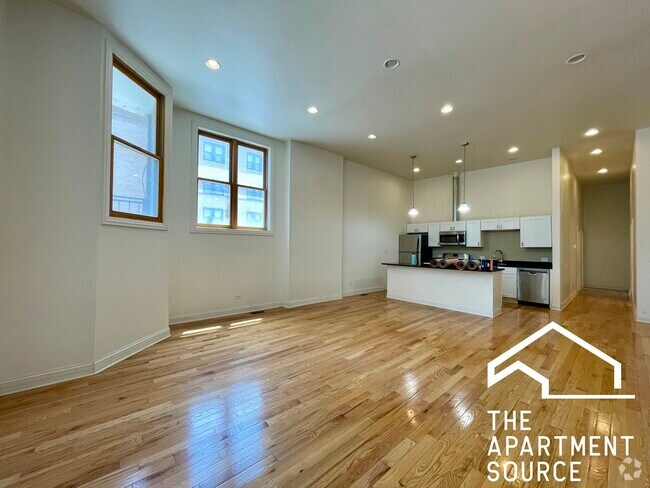 Building Photo - 2842 W Augusta Blvd Rental