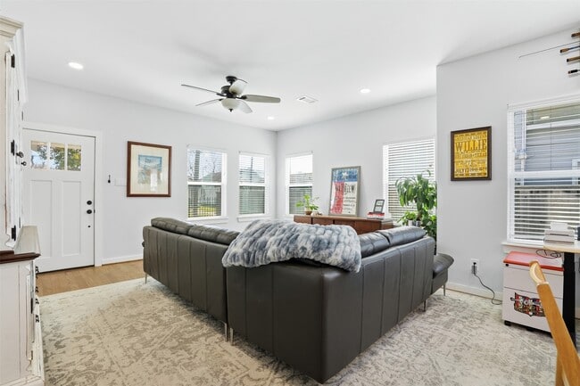 Photo - 2613 Lorraine St