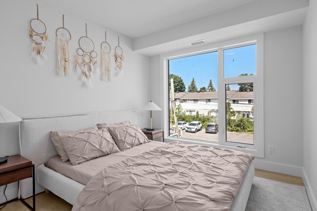 Photo - 2405-2409 Carlsen Av