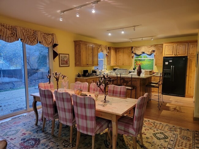 Photo - 1611 Heroic Rd