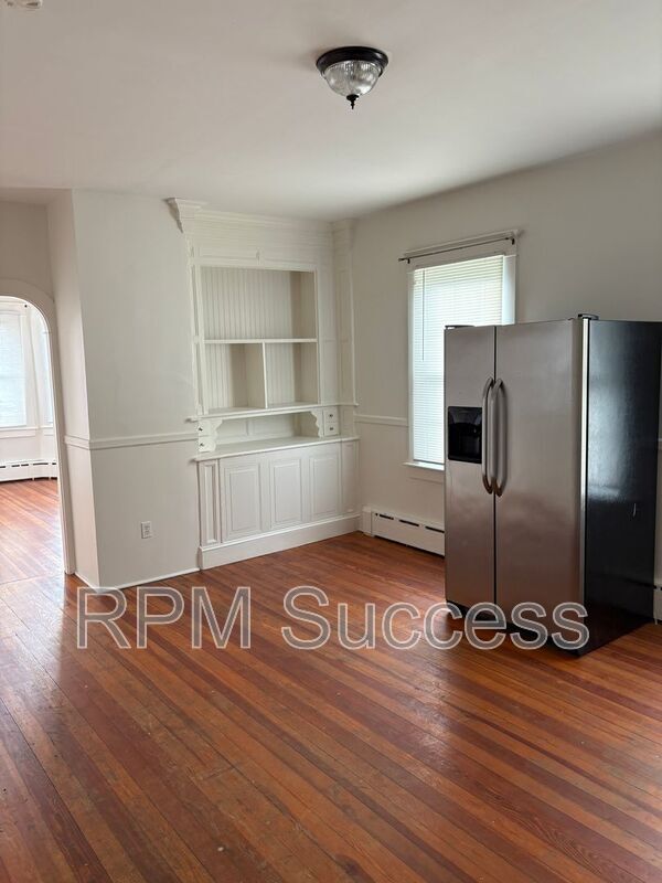 Building Photo - 19 Stephen St Unit 1