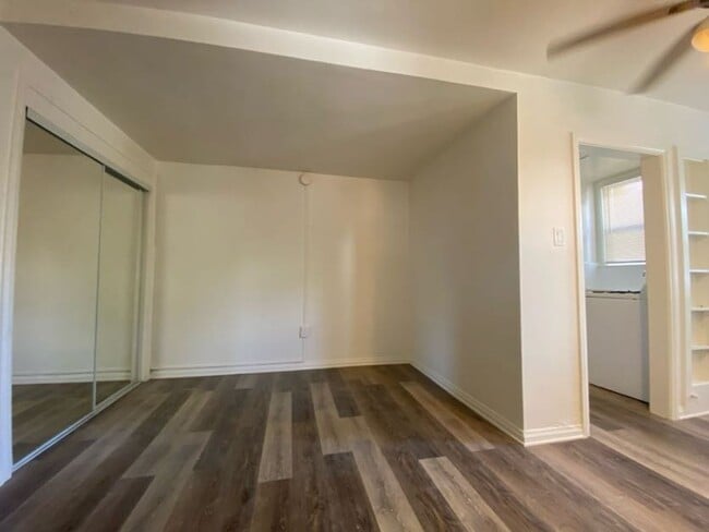 Photo - $1,000 Off Your First Month’s Rent! - Char... Unidad 2124 1/2
