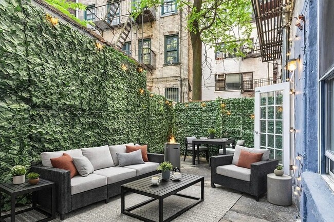 Building Photo - 345 E 5th St