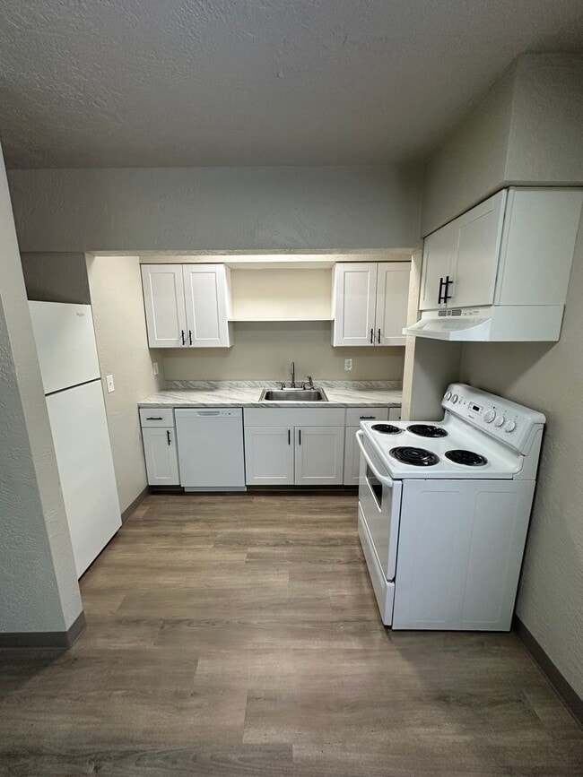 Photo - (949) Harrison Street Plex - 2 Bedroom / 1 Bathroom - Updated Unidad 03 (R)