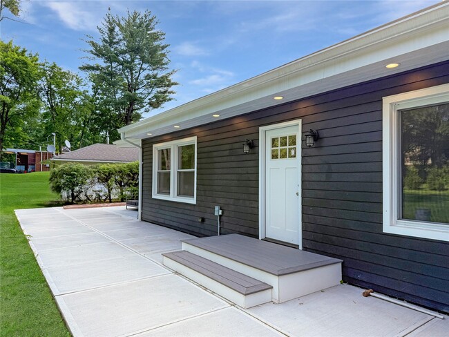 Photo - 1135 NY-9D House