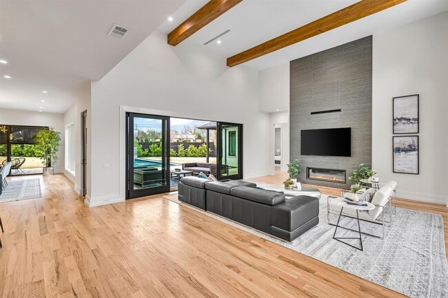 Photo - 7533 Royal Pl