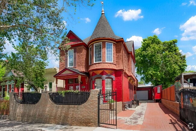 Building Photo - Denver - Charming 2 Bedroom / 1 Bath Apart... Unit 4 Rental