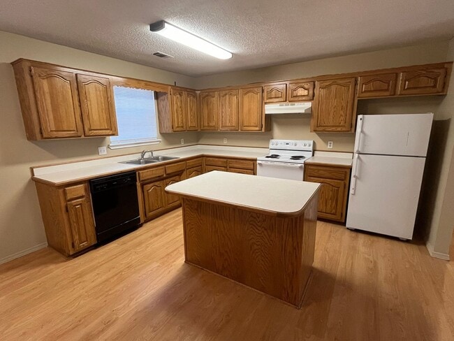 Photo - 406 Shadow Dr